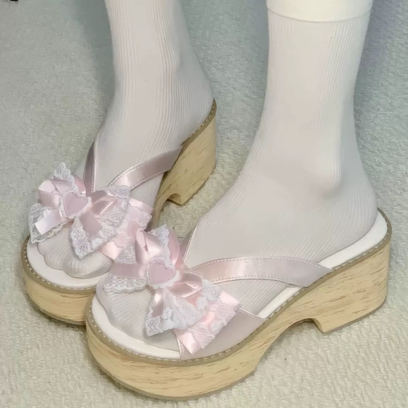 Wide Fit Heels - Tatlı Fiyonklu Ahşap Desenli Kalın Tabanlı