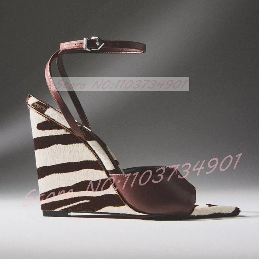 Clear Strap Heel - Zebra Baskılı At Kılı Kama Sandalet