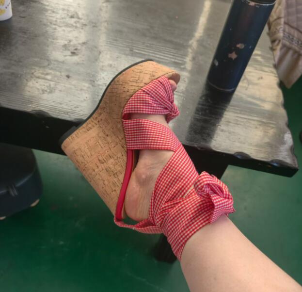 Tatlı Pembe Beyaz Ekose İpek D - Cork Wedge Sandal incelemesi ve fiyatı