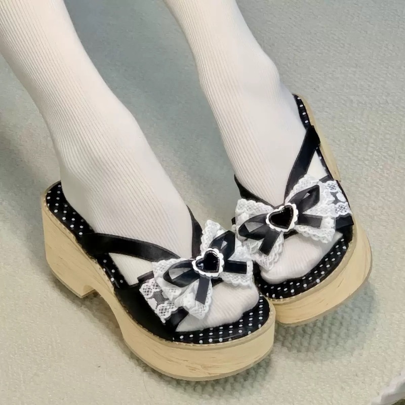 Tatlı Fiyonklu Ahşap Desenli K - Wide Fit Heels incelemesi ve fiyatı